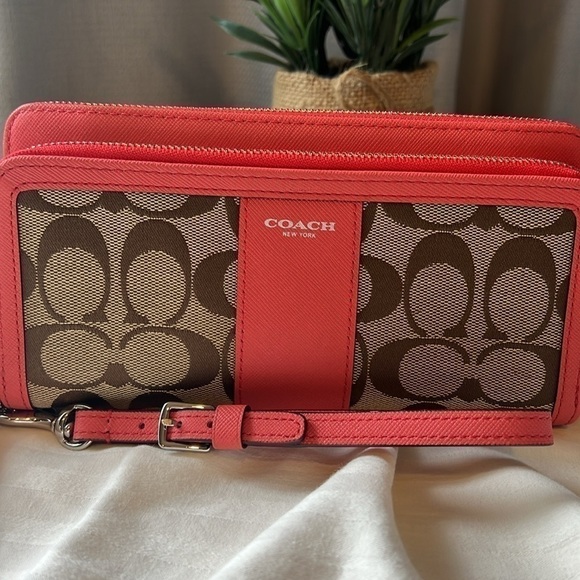 NWOT Coach Signature Leather Long Wallet w/Front Zip Compartment, Coral - Picture 2 of 9